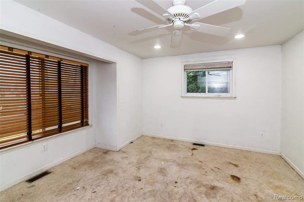30000 Oakgrove Street, Saint Clair Shores, MI 48082 — Photo 18