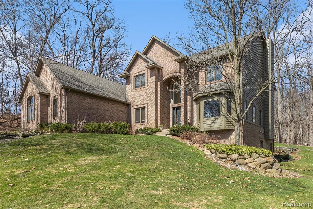 7643 MISTWOOD Drive, White Lake, MI 48383 — Photo 16