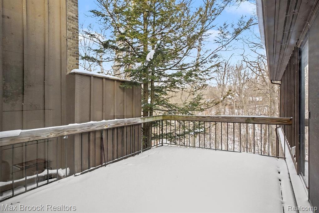 23745 Ravineview Court, Bingham Farms, MI 48025 — Photo 8