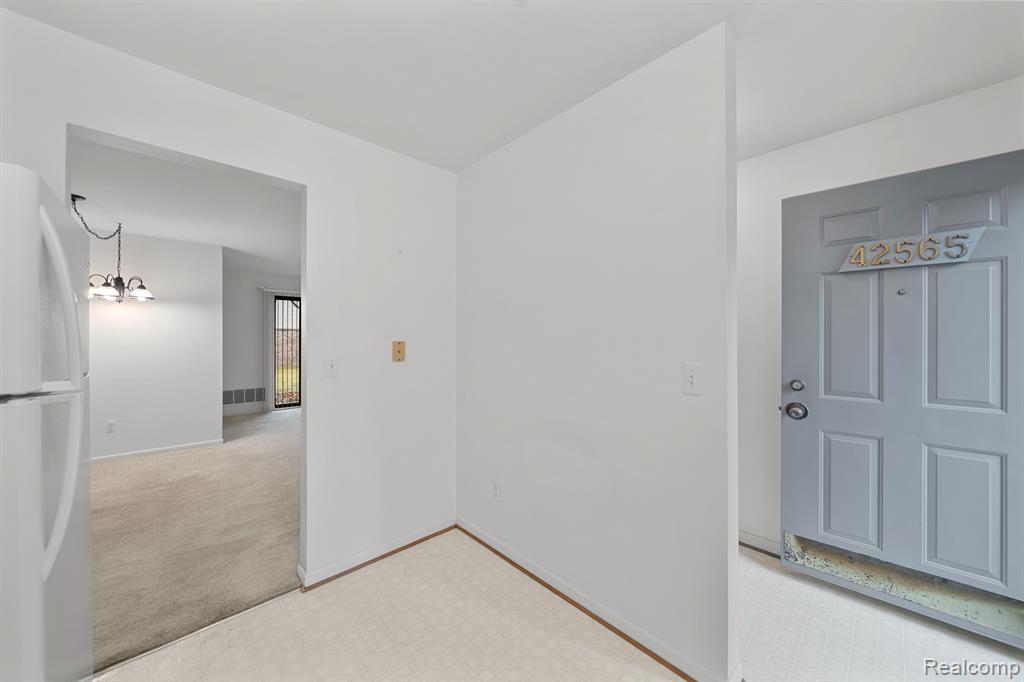 42565 Lilley Pointe Drive, Canton, MI 48187 — Photo 4