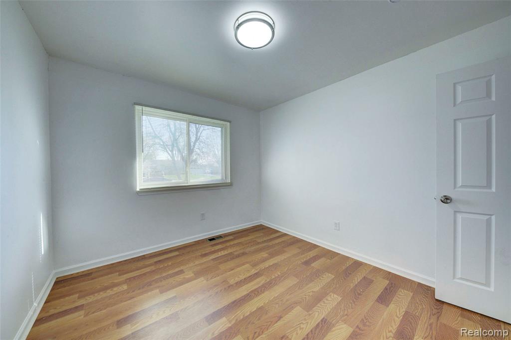 35030 Michelle Drive, Romulus, MI 48174 — Photo 32