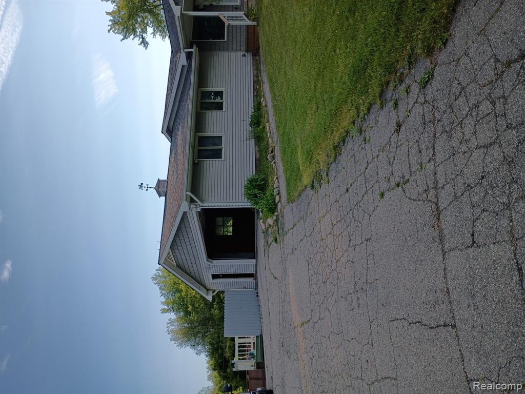 9766 Amanda Drive, Fowlerville, MI 48836 — Photo 4