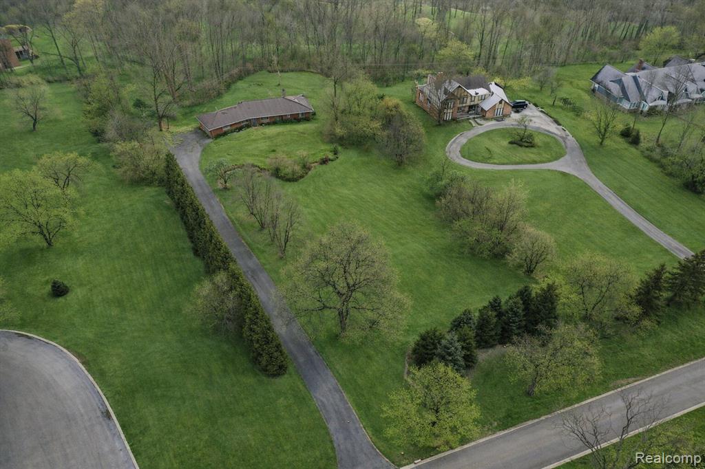 29750 Bristol Lane, Bingham Farms, MI 48025 — Photo 40