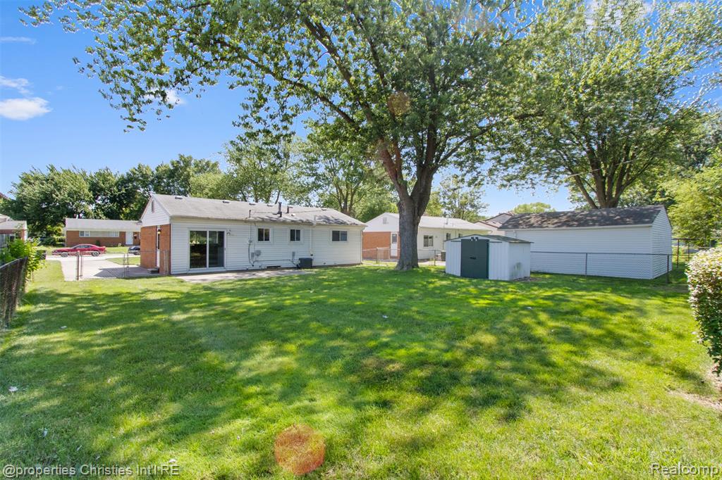 8439 Doncaster Drive, Sterling Heights, MI 48312 — Photo 24