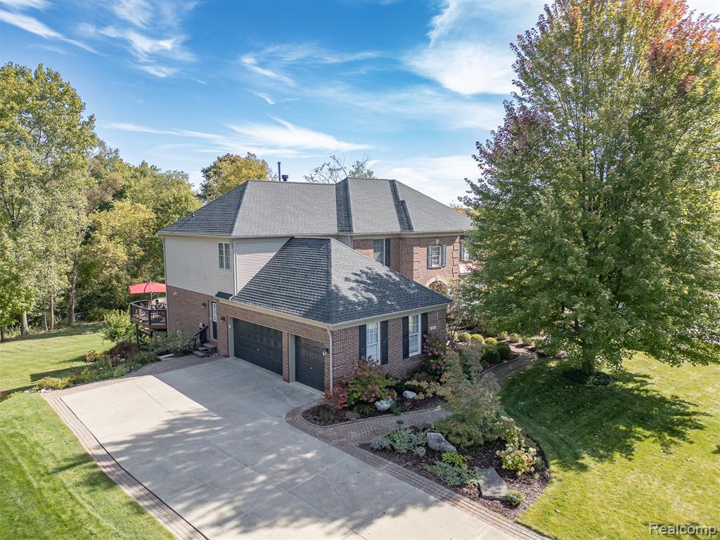 568 Berridge Circle, Lake Orion, MI — front exterior