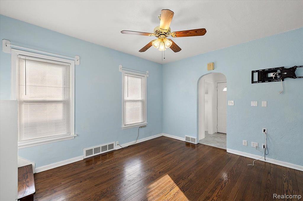 60 W Elmwood Avenue, Clawson, MI — Photo 16