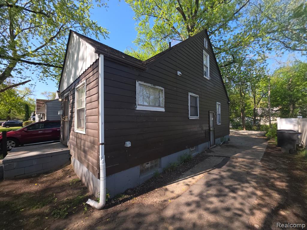 18975 Greydale Avenue, Detroit, MI 48219 — Photo 2