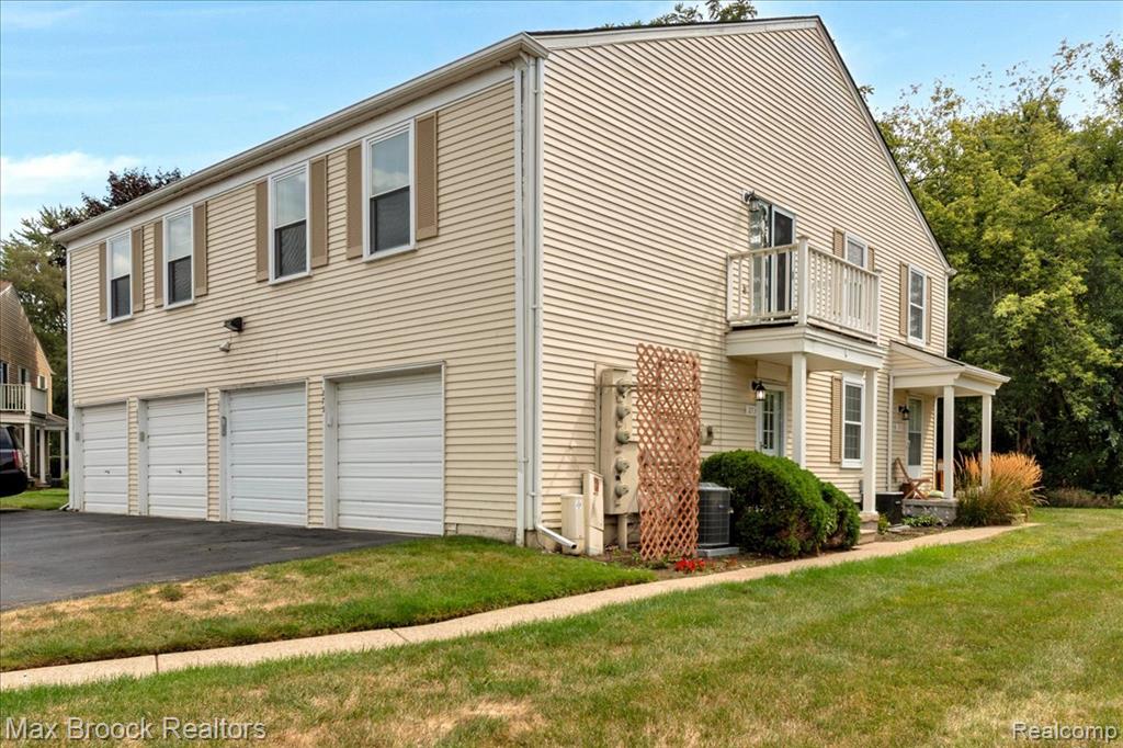 273 Inlet Court, Walled Lake, MI 48390