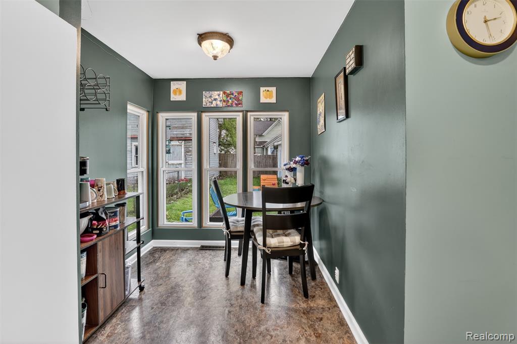 647 N Washington Street, Owosso, MI 48867 — Photo 10
