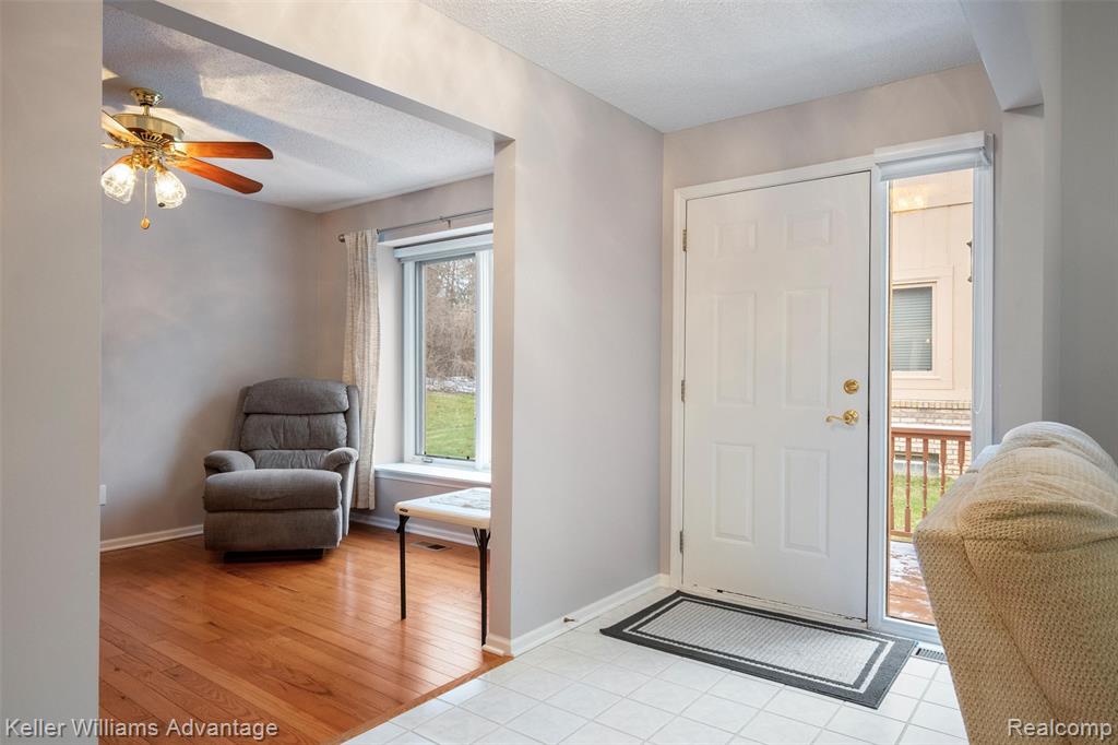 35173 Knollwood Lane, Farmington, MI 48335 — Photo 6