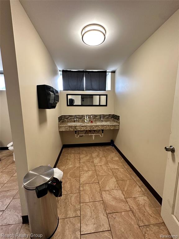 21562 Schoolcraft, Detroit, MI 48223 — Photo 8