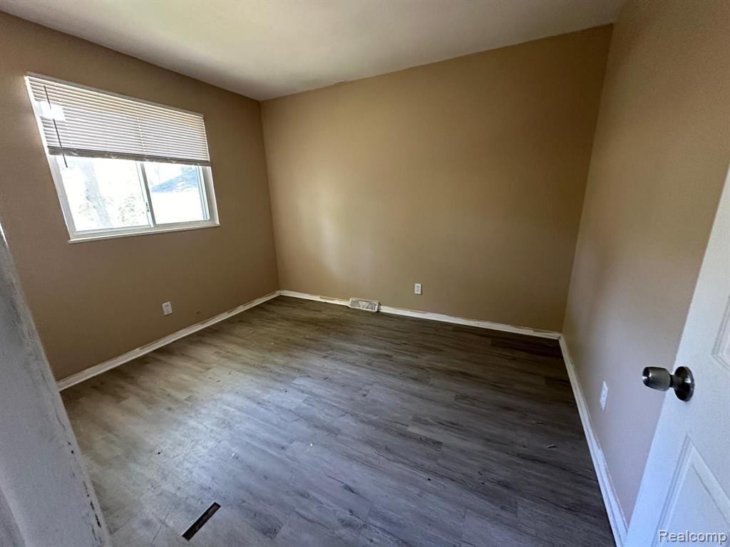 19325 GRANDVILLE Avenue - Photo 3
