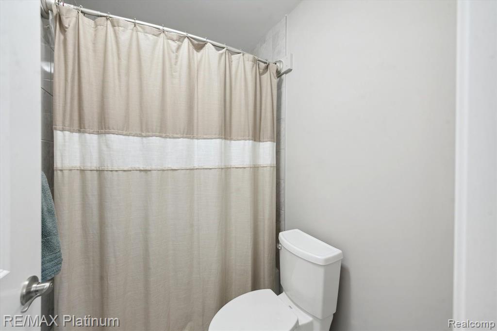 8280 Stoney Creek Drive, South Lyon, MI 48178 — Photo 29