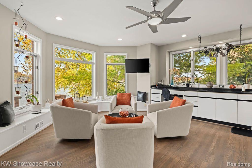 8579 PINE COVE Drive, Commerce Twp, MI 48382 — Photo 28