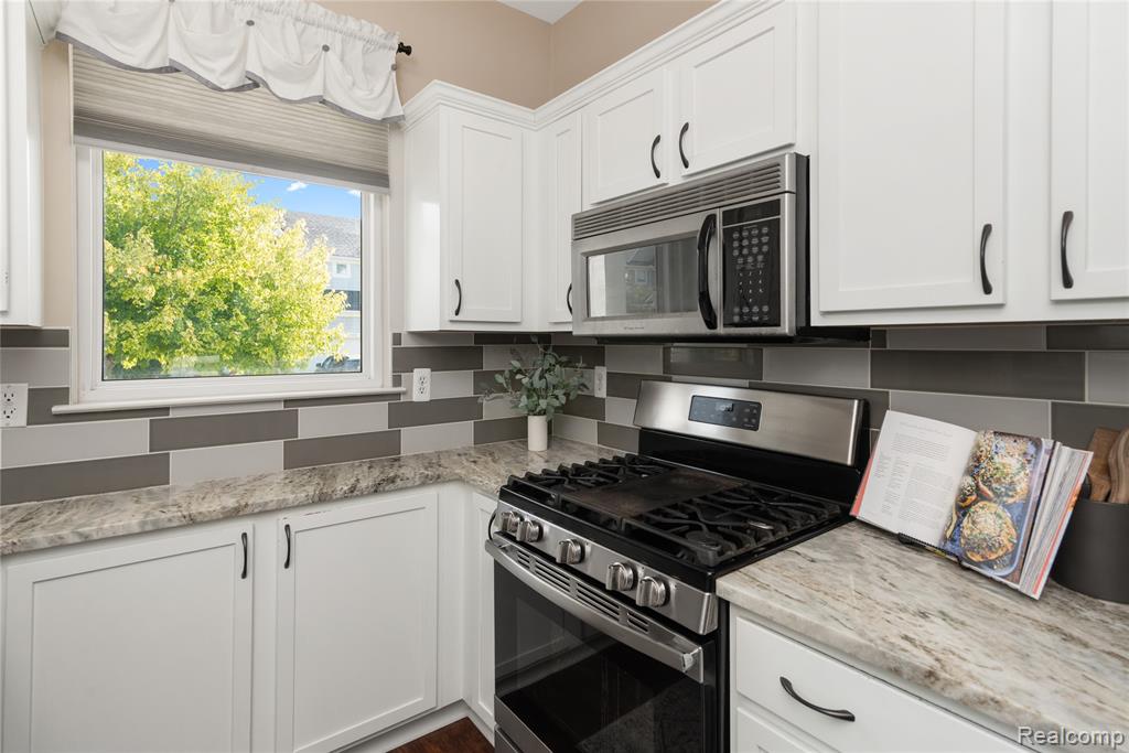 50317 Corey Avenue, New Baltimore, MI — Photo 8