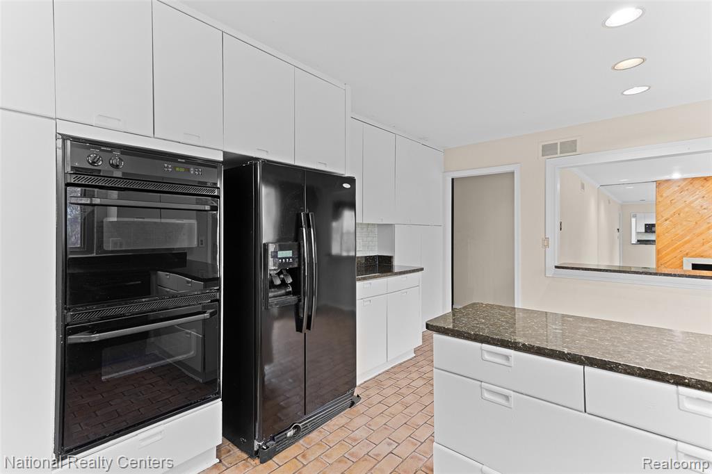 4817 Faircourt Drive, West Bloomfield, MI — Photo 9