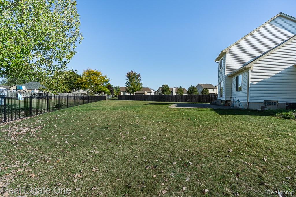 48749 Smokey Glen Court, New Baltimore, MI — Photo 34