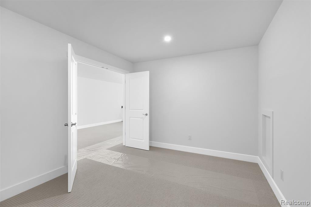 5342 TRAIL VISTA Drive, West Bloomfield, MI 48323 — Photo 21