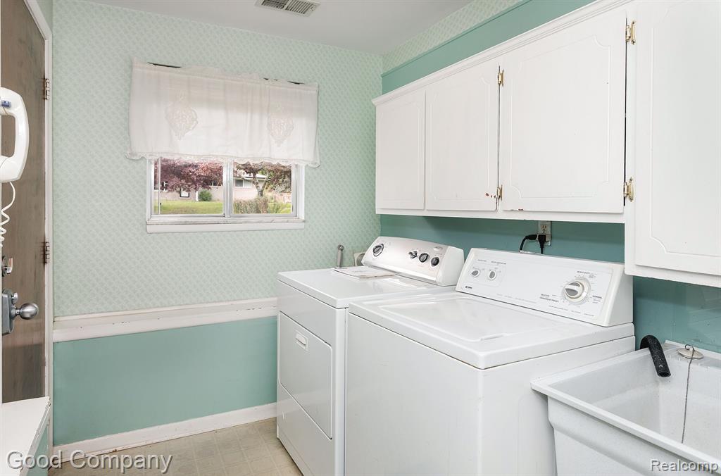 53258 BANCROFT Drive, Shelby Twp, MI 48316 — Photo 16