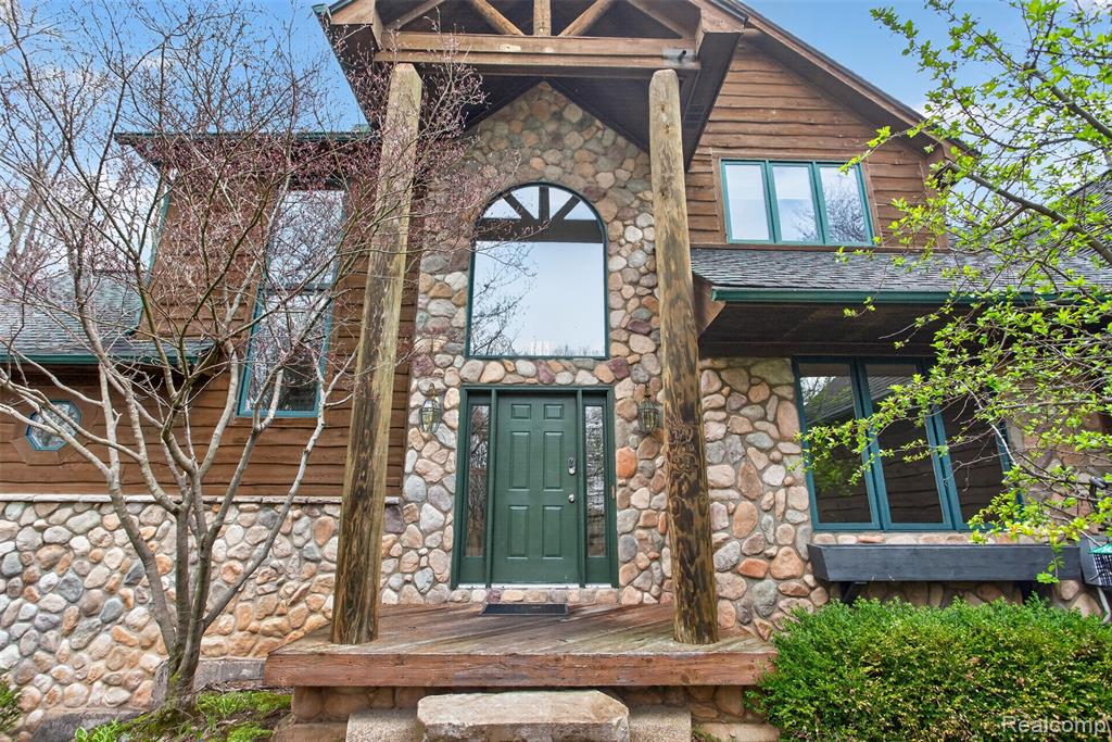1960 Eastons Trail, Highland, MI