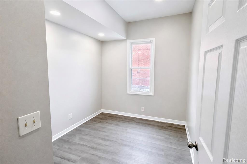 2433 Pulaski Street, Hamtramck, MI 48212 — Photo 13