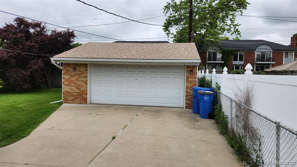 8679 Mercedes Street, Dearborn Heights, MI 48127 — Photo 3