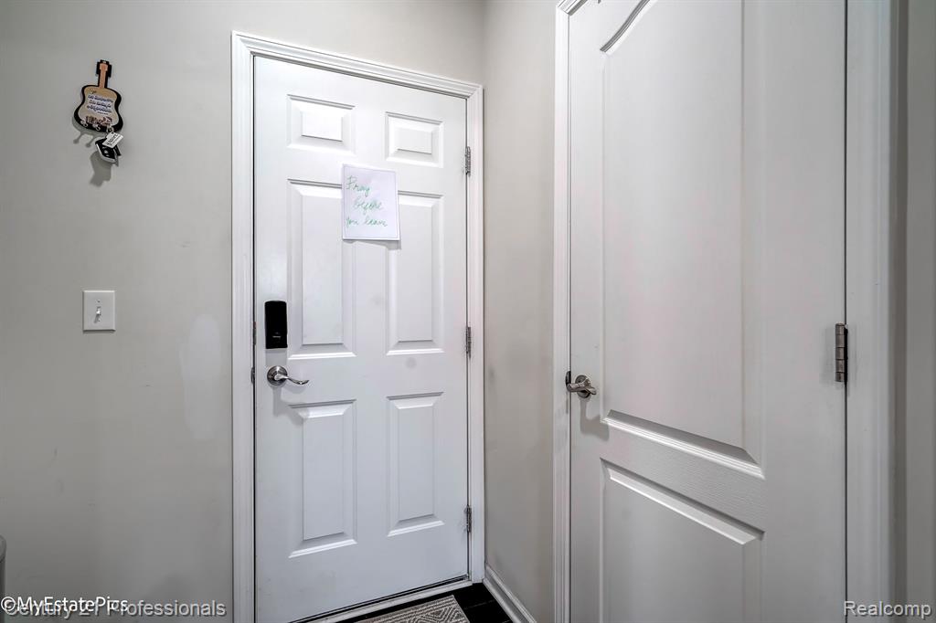 6044 FIELDSTONE Circle, South Lyon, MI 48178 — Photo 25