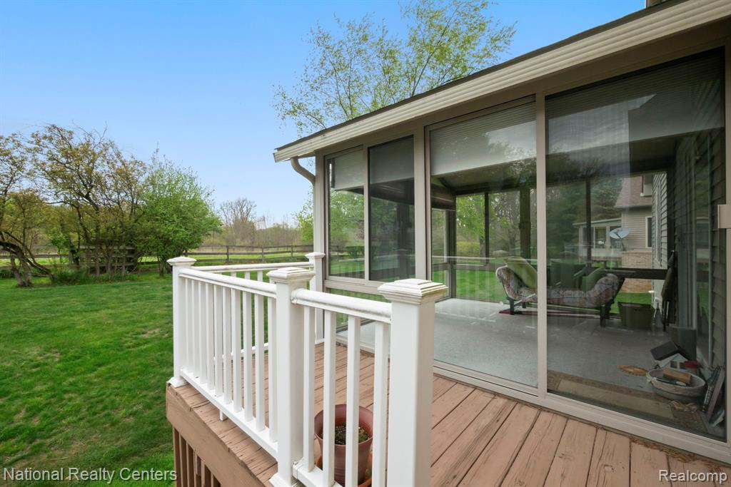 7221 Hawthorne Circle, Goodrich Vlg, MI — Photo 6