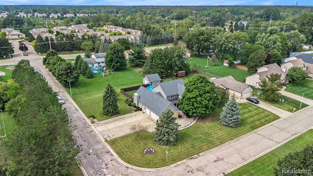 6084 Chatham Court, Grand Blanc, MI 48439 — Photo 52