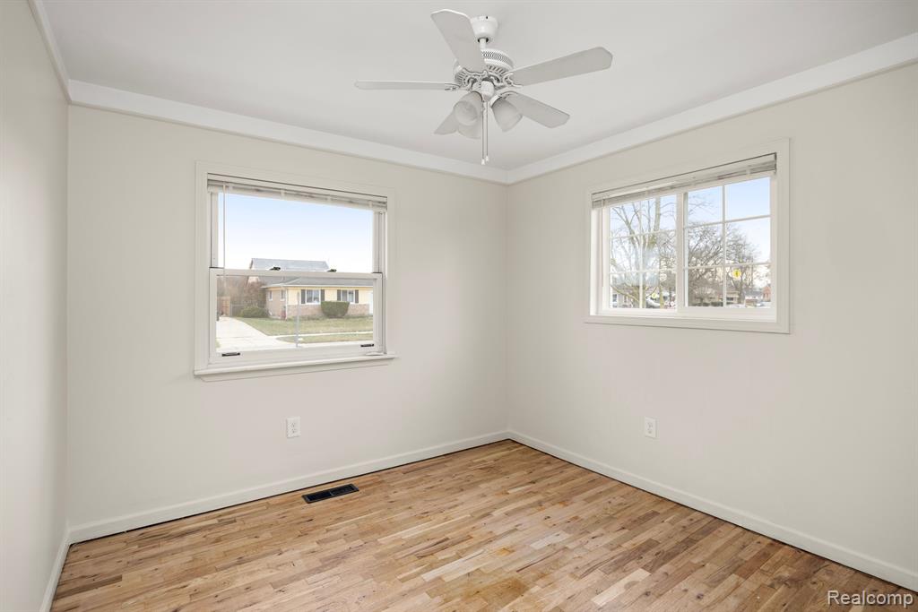 9870 FAIRBANKS Street, Belleville, MI 48111 — Photo 12
