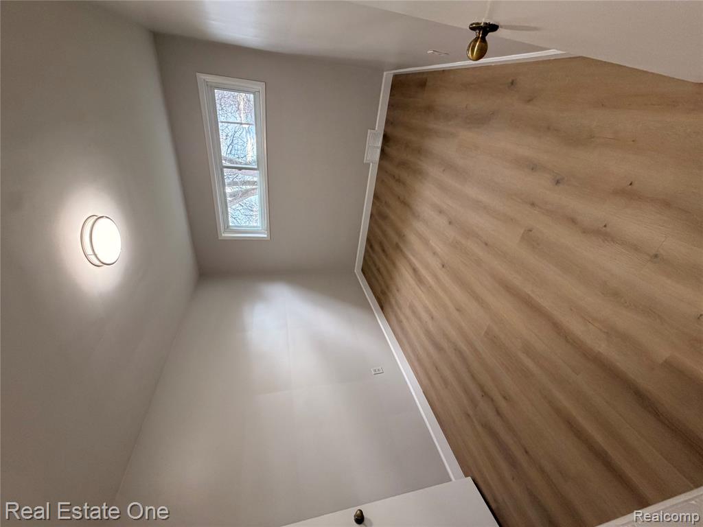 6582 Sterling Court, Garden City, MI — Photo 10
