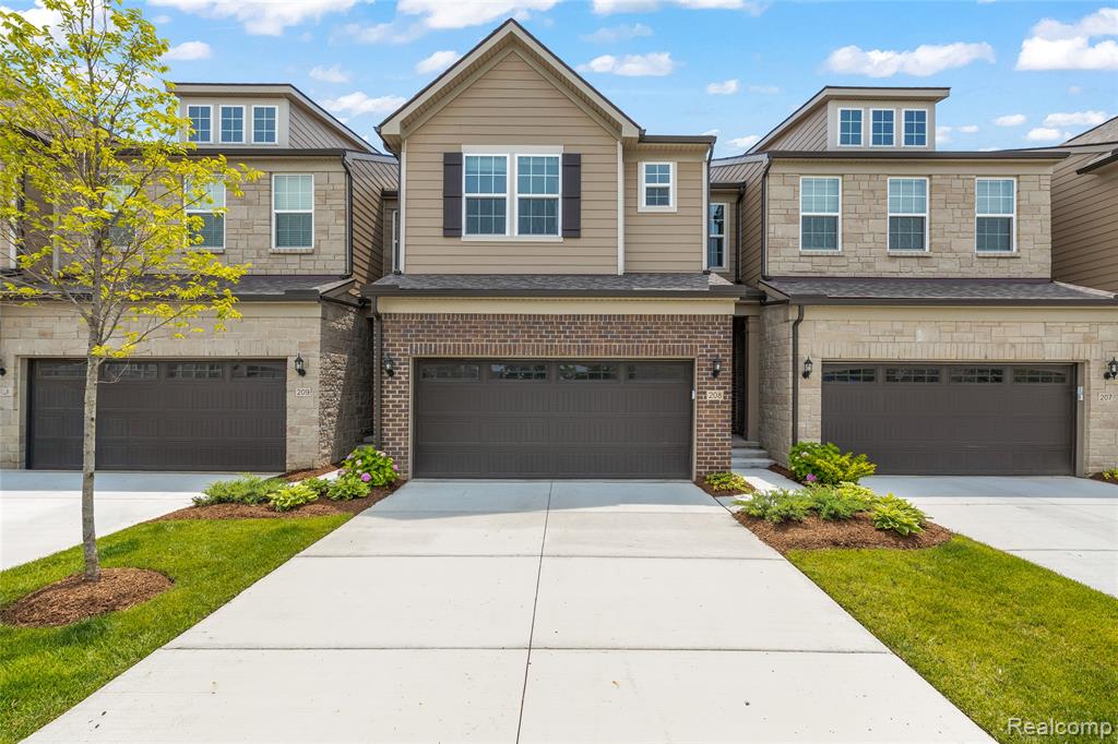 208 Addison Circle, Walled Lake, MI 48390