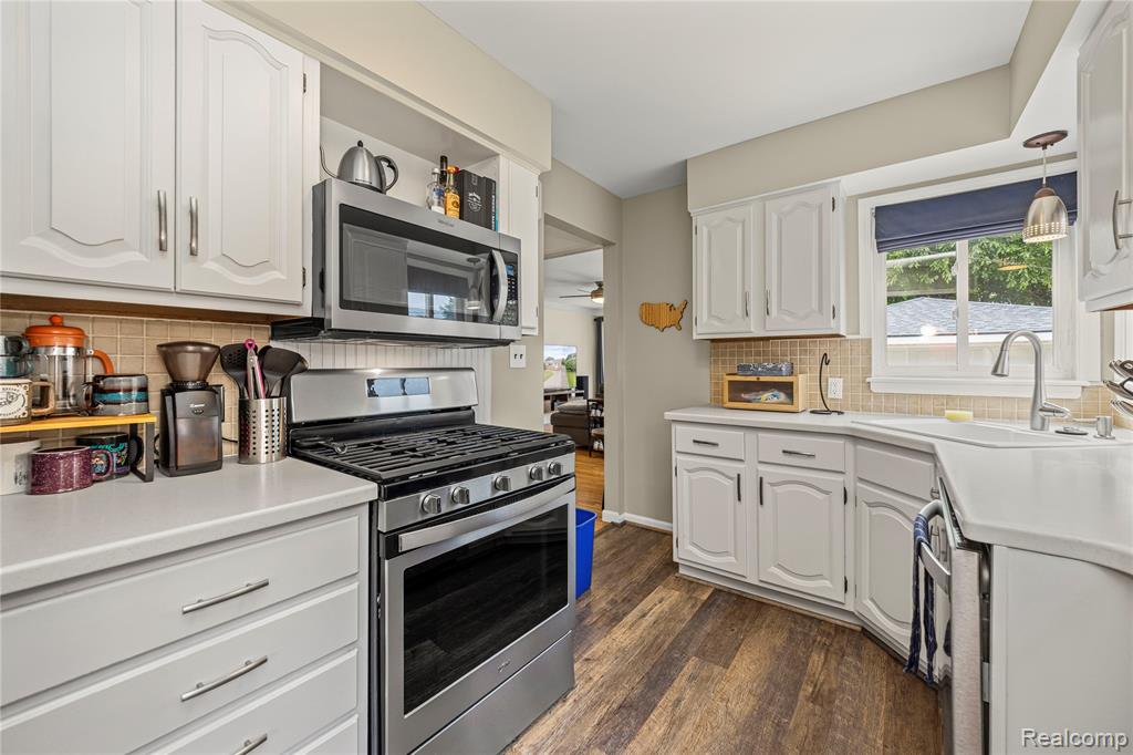 9939 Deering Street, Livonia, MI 48150 — Photo 9