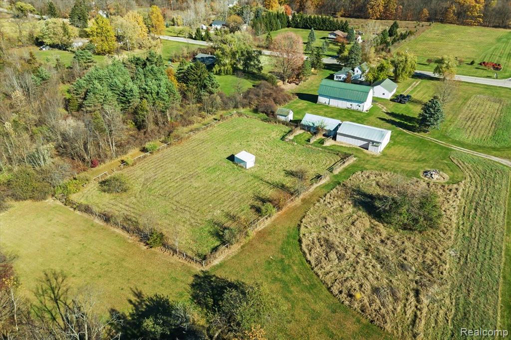 2795 N Burkhart Road, Howell, MI 48855 — Photo 22