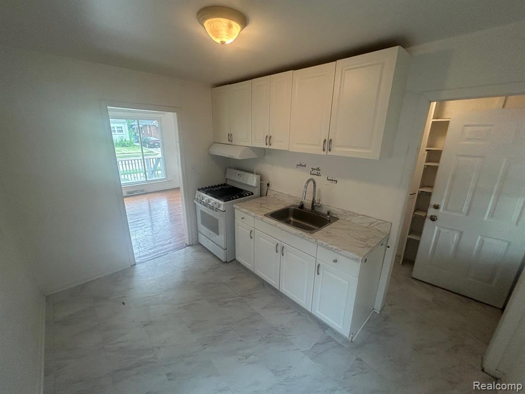 7040 WESTMINSTER Avenue, Warren, MI 48091 — Photo 4