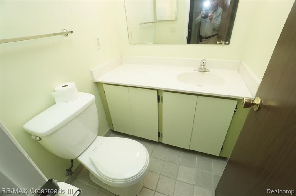 13378 N LAKE POINT Boulevard N, 2-4, Van Buren, MI 48111 — Photo 12