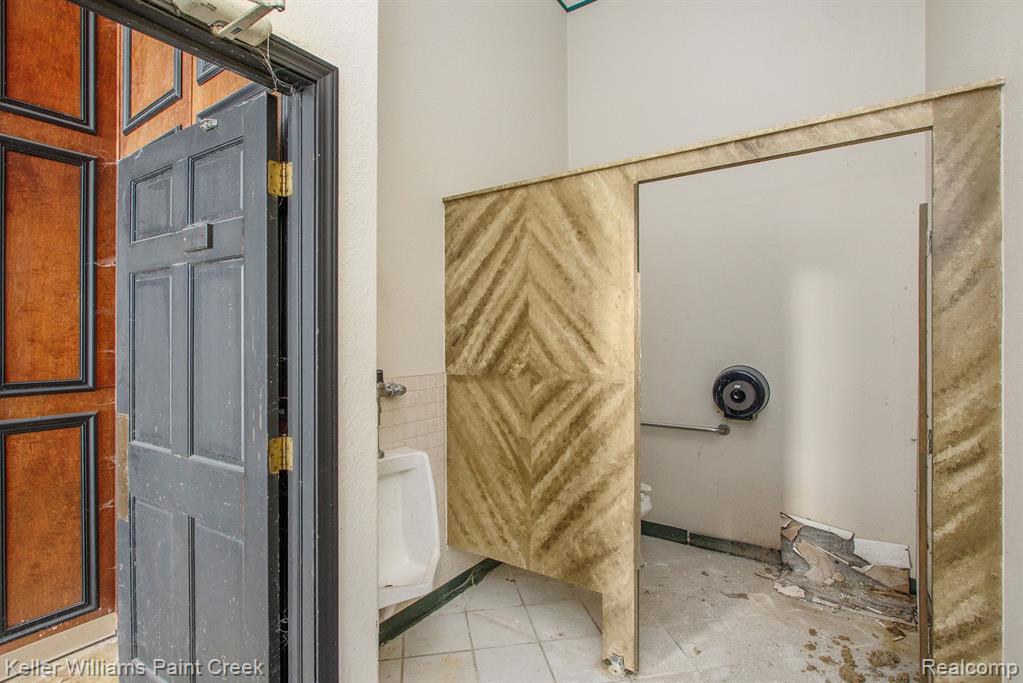 5030 E COLDWATER Road, Flint, MI 48506 — Photo 17