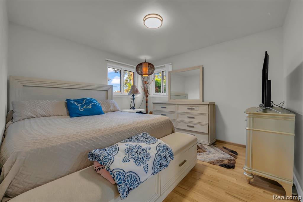 24880 Warrington Avenue, Eastpointe, MI 48021 — Photo 13