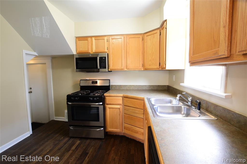 99 Chippewa Road, Pontiac, MI 48341 — Photo 11