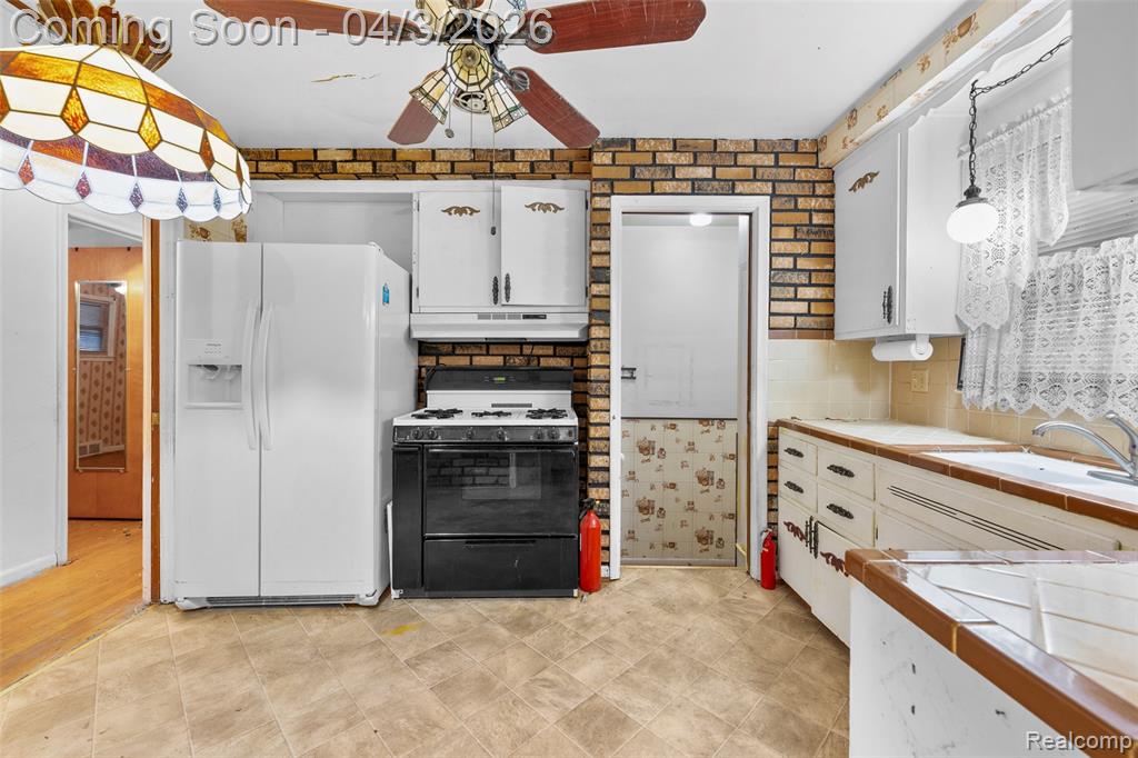 516 E Woodward Heights Boulevard, Hazel Park, MI 48030 — Photo 9