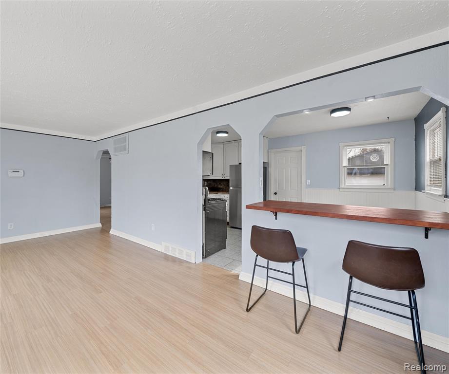8916 Deering Street, Livonia, MI 48150 — Photo 8