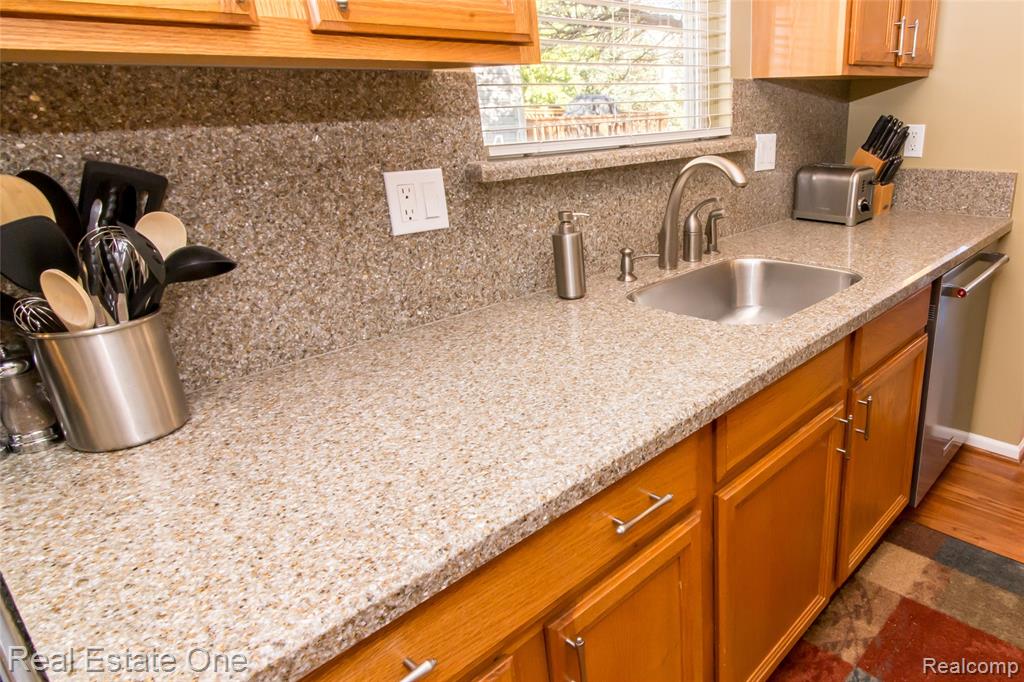 568 Woodhaven Drive, Walled Lake, MI 48390 — Photo 26