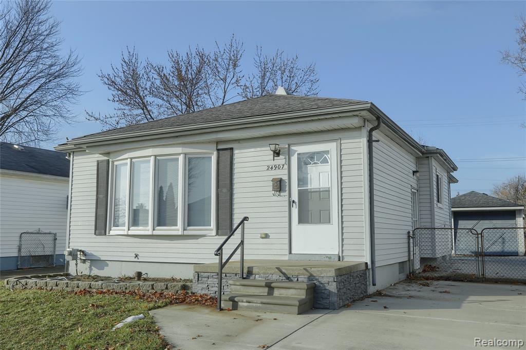 24907 Brittany Avenue, Eastpointe, MI 48021 — Photo 3