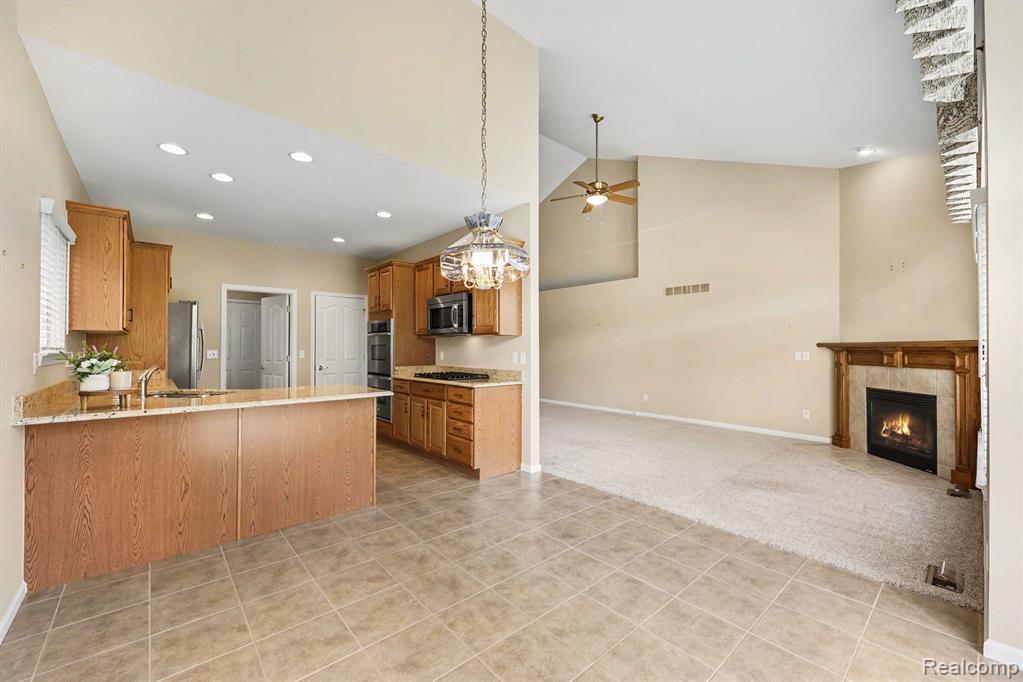 6670 Lexington Avenue S, Shelby Twp, MI 48317 — Photo 10