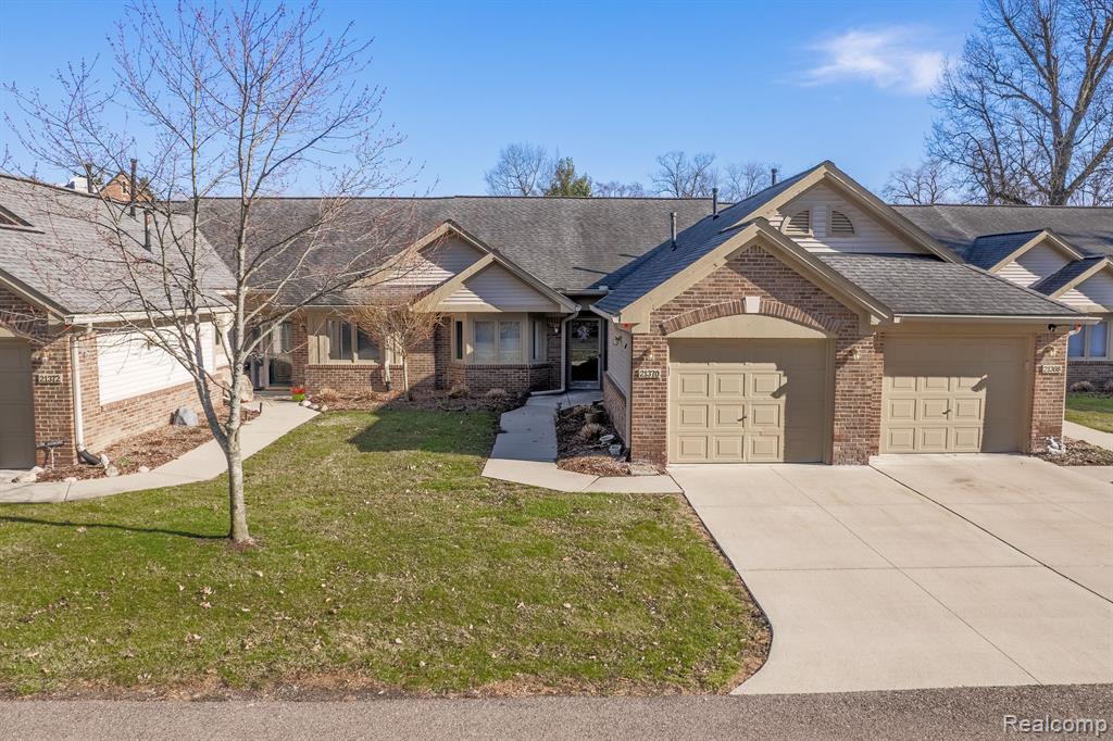 21370 MULBERRY Court, 57, Farmington Hills, MI 48336 — Photo 3
