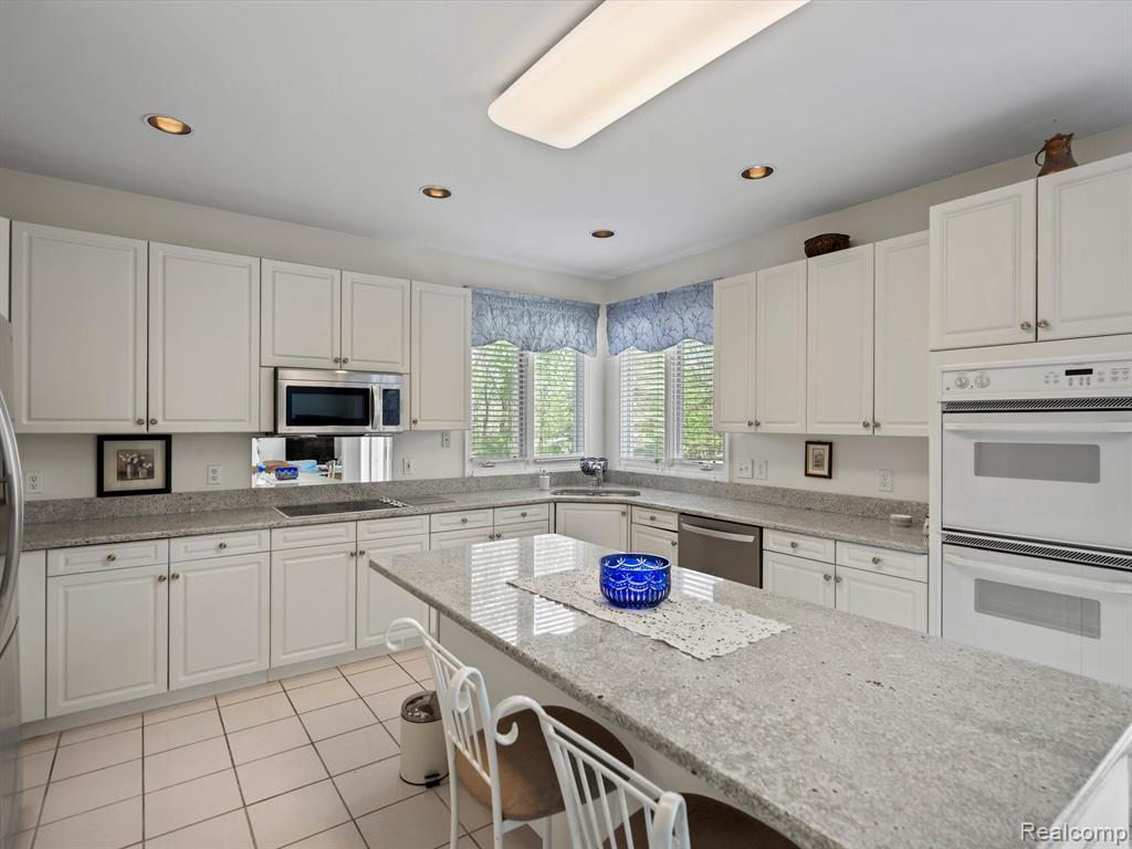 6671 CHELSEA, West Bloomfield, MI — Photo 9