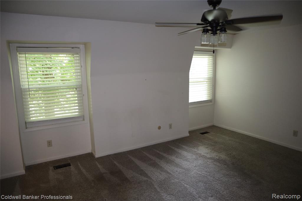 5435 S Sycamore Drive, Burton, MI 48509 — Photo 29