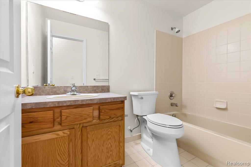 17104 Chesapeake Circle, Walled Lake, MI 48390 — Photo 17