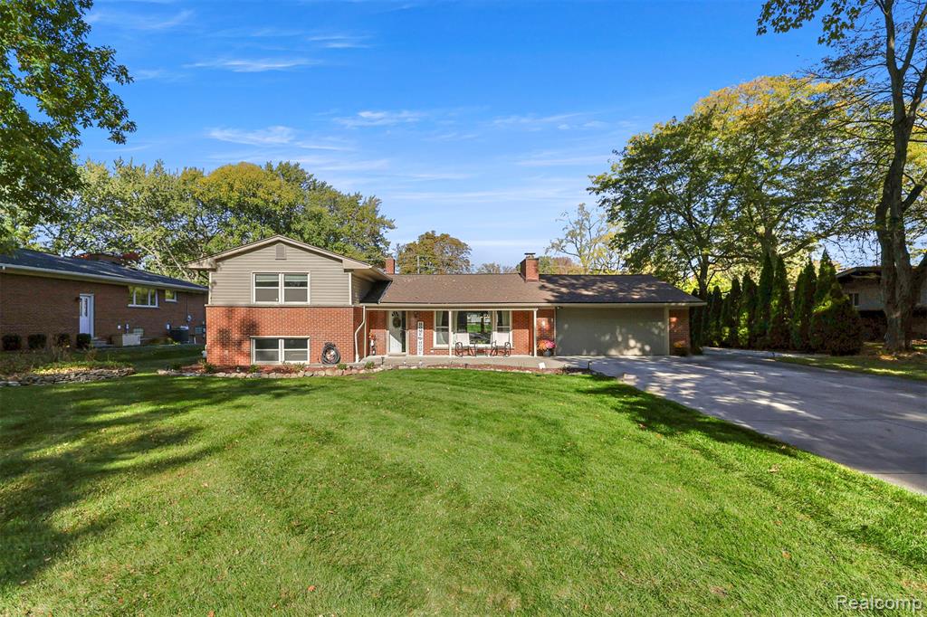 21102 Knudsen Drive, Grosse Ile, MI 48138