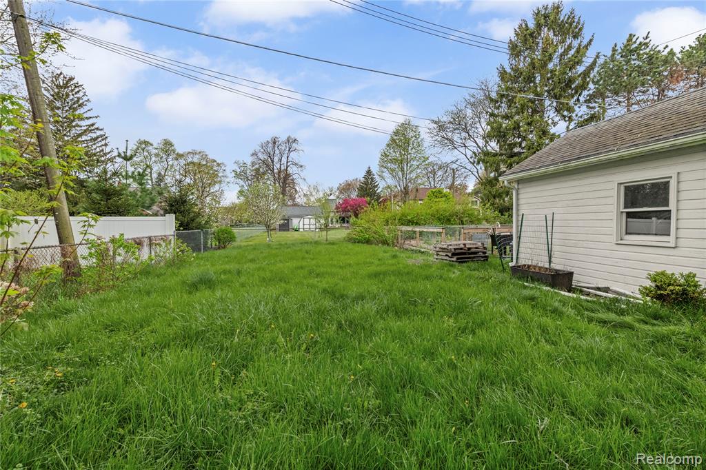 425 Fern Court, Monroe, MI 48162 — Photo 9